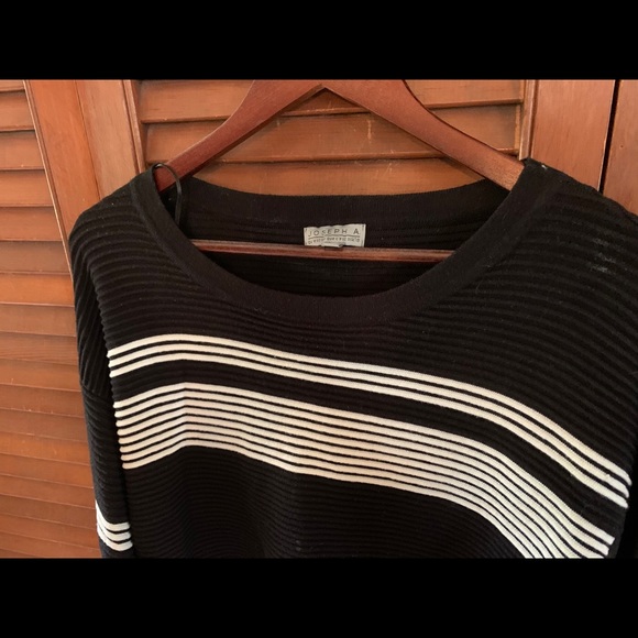 Black and white woman’s sweater - Picture 3 of 7